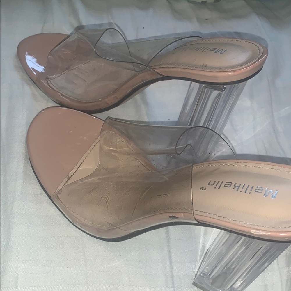 White/beige shoes